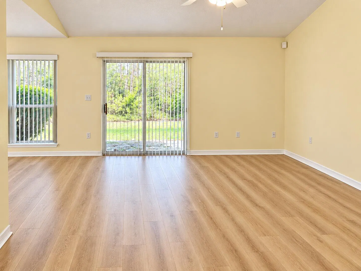 3 bed, 2.0 bath, 1392 sqft, $2,000 — Photo 4