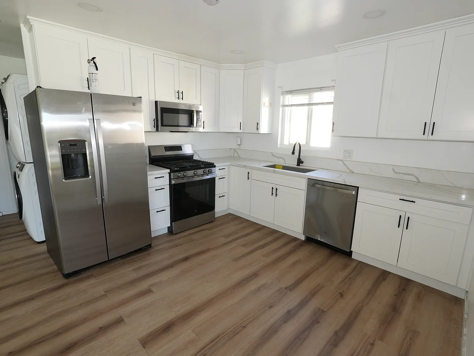 6 bed, 1700 sqft, $9,000 — Photo 2