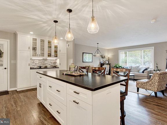 3rd image of 30 Gardenia Dr