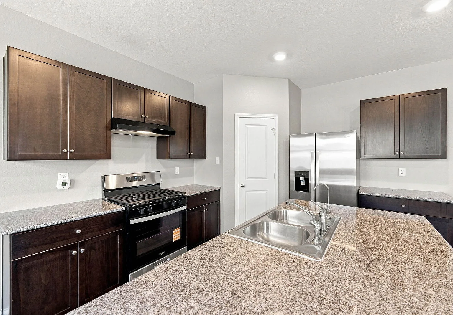3 bed, 2.0 bath, 1182 sqft, $1,600 — Photo 3