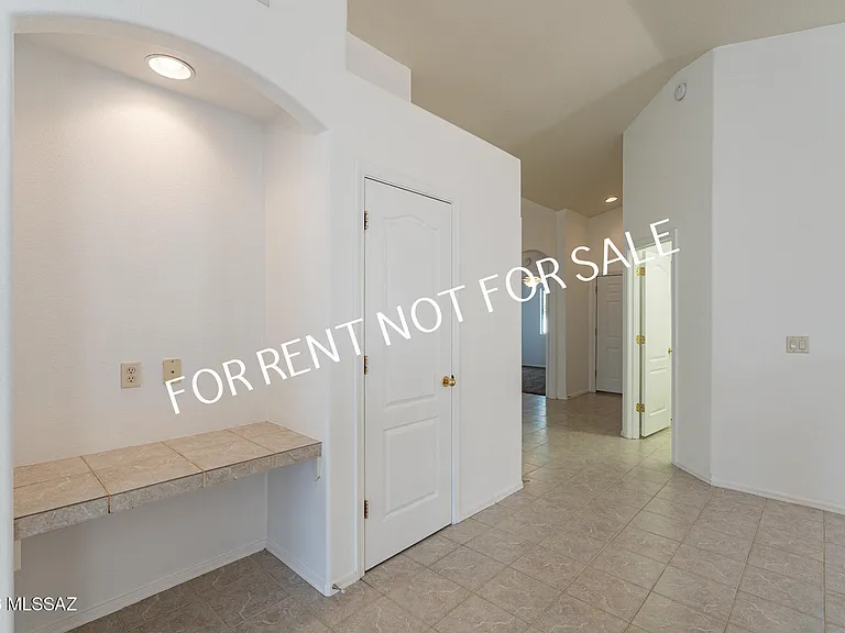 2439 W Rousseau St — Photo 10