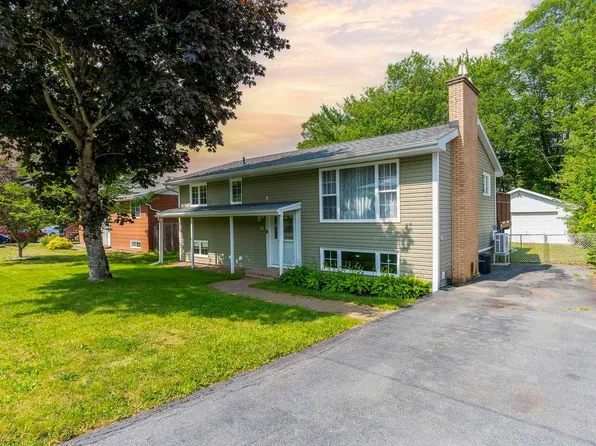 75 Shea St, Lower Sackville, NS B4C 2B2