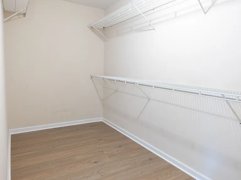 1649 Crittenden Ln — Photo 21