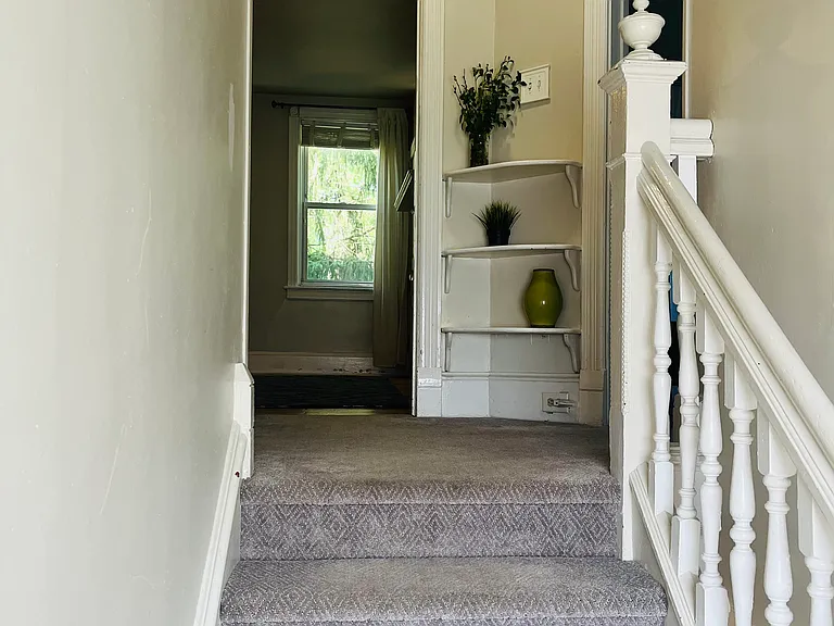 Woodlawn Ave — Photo 7