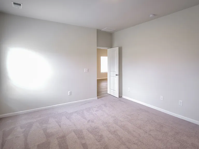 611 Watercliff Dr — Photo 7