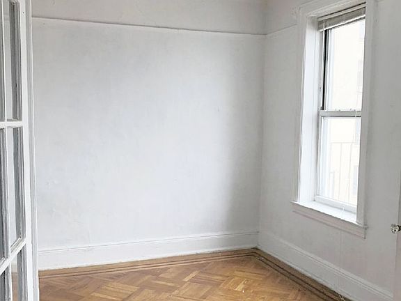 3rd image of 3172 36th St APT 3R