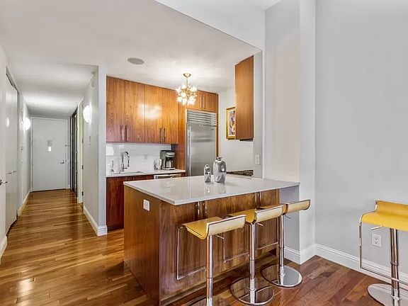 2nd image of 88 Greenwich St APT 624