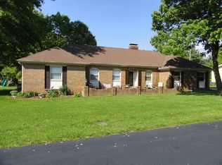 606 Meadowlane Dr, Cave City, KY 42127