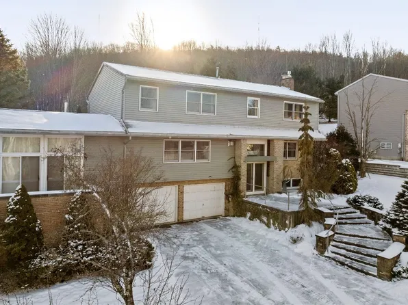 1513 Campus Dr, Vestal, NY 13850