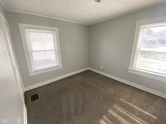 5th image of 3258 Winthrop Ave