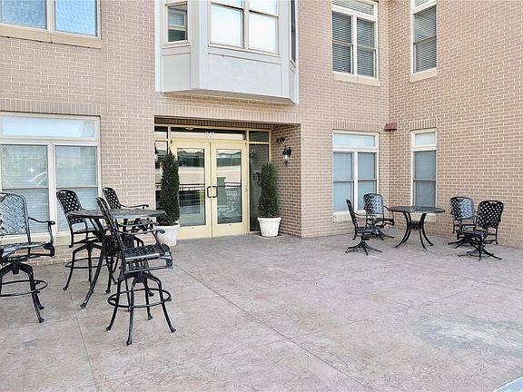 2nd image of 842 N New Ballas Ct Unit 305