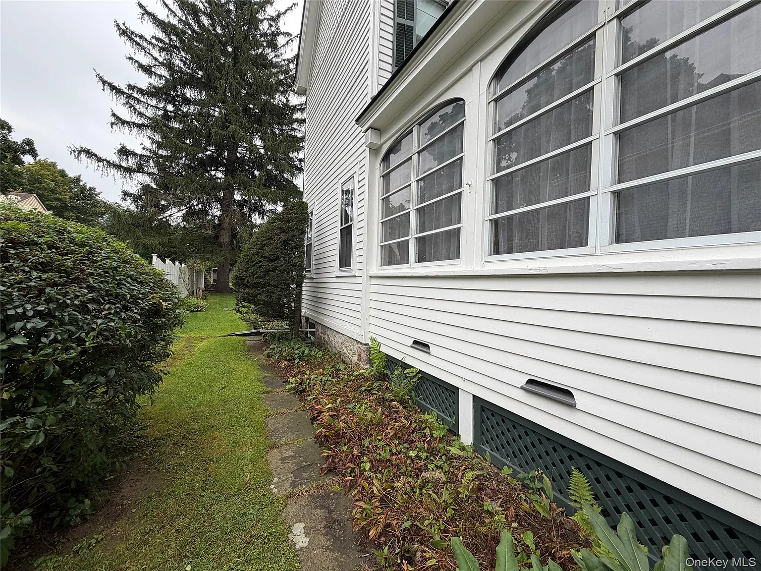 3 bed, 1.5 bath, 1306 sqft, $2,795 — Photo 4
