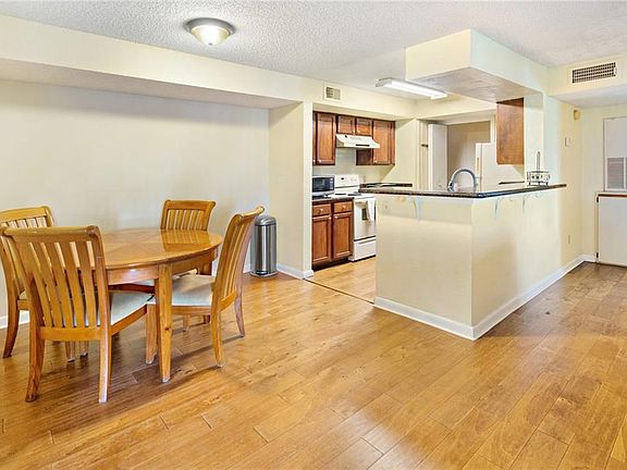 2nd image of 4200 Thornbriar Ln APT 206