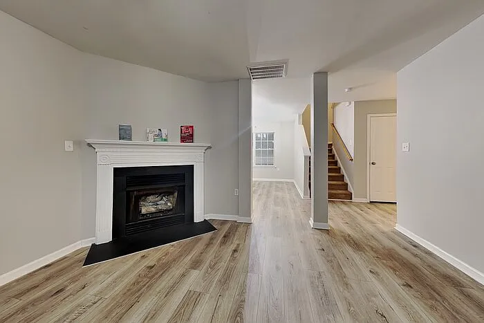 4 bed, 2.5 bath, 2072 sqft, $1,895 — Photo 3