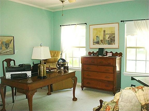 3rd image of 11 Rolling Hills Cir