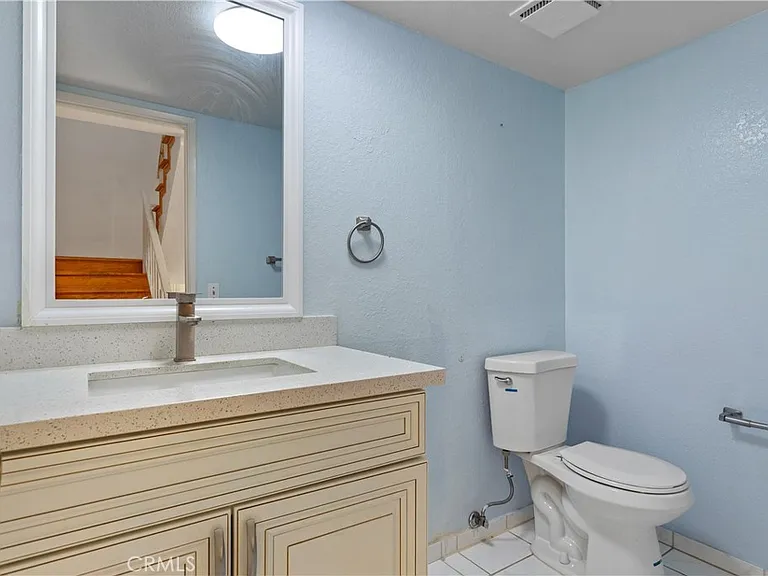 10201 Mason Ave — Photo 10
