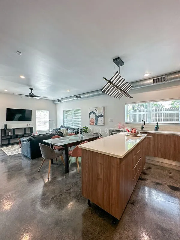 3 bed, 2.5 bath, 1647 sqft, $2,700 — Photo 1