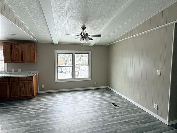5th image of 110 Mapleleaf Dr