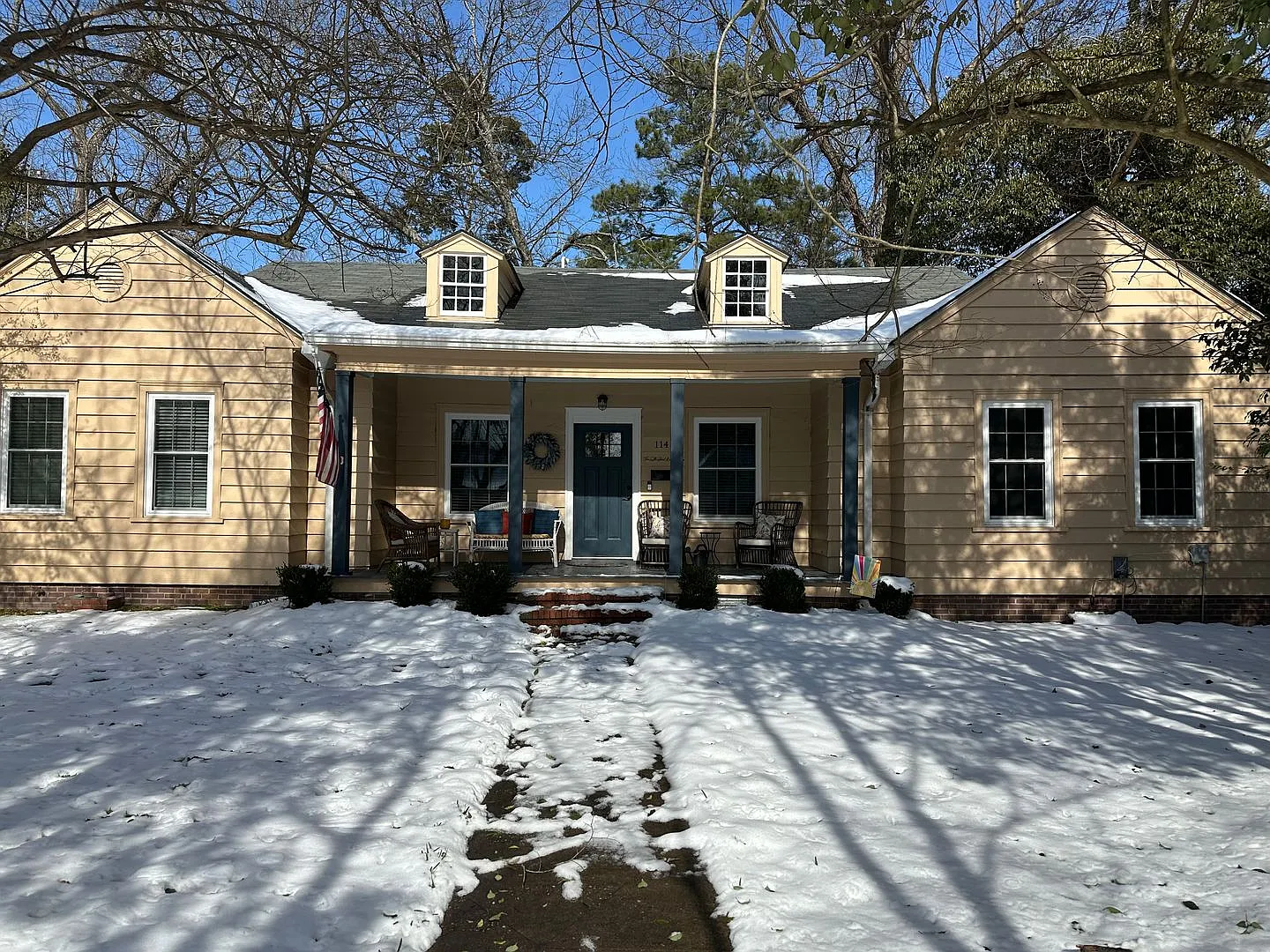 Fully Furnished 3 Bed 2 Bath Home — Photo 1