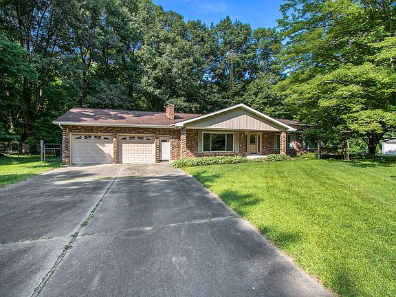 4th image of 2271 Thunderbird Dr