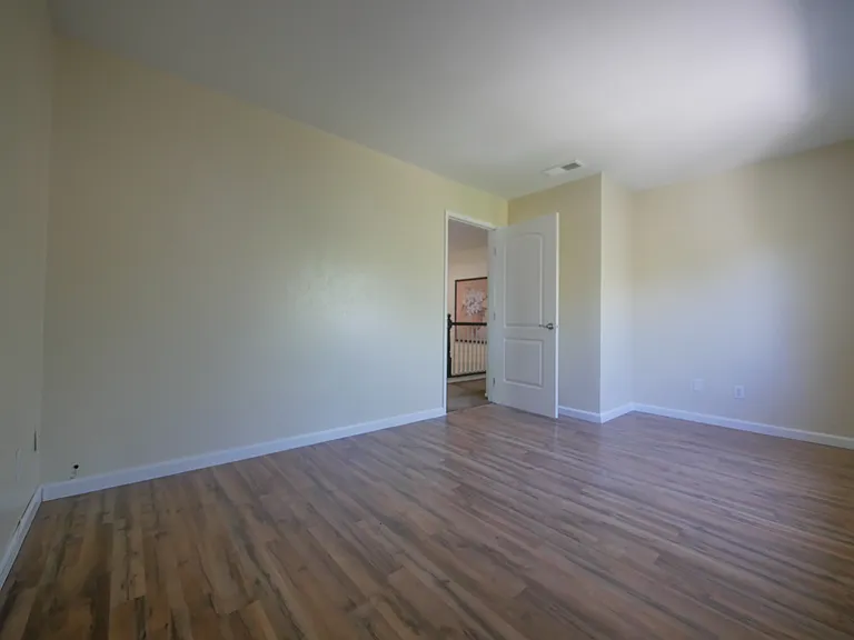 3476 Hawthorne Dr — Photo 16