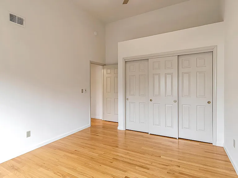 302 Tadley Ct — Photo 28