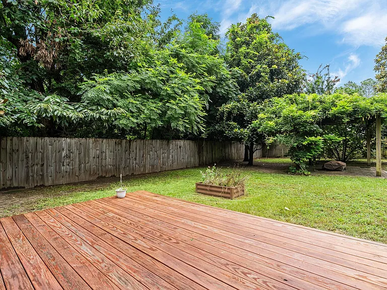 835 N Ashe St — Photo 22