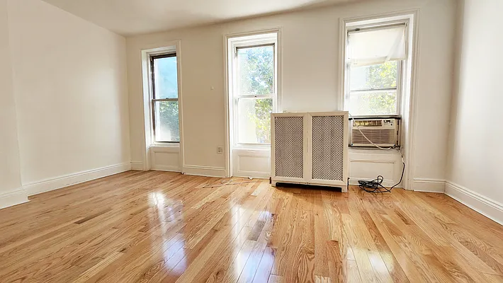 Rented by Voro New York | media 7