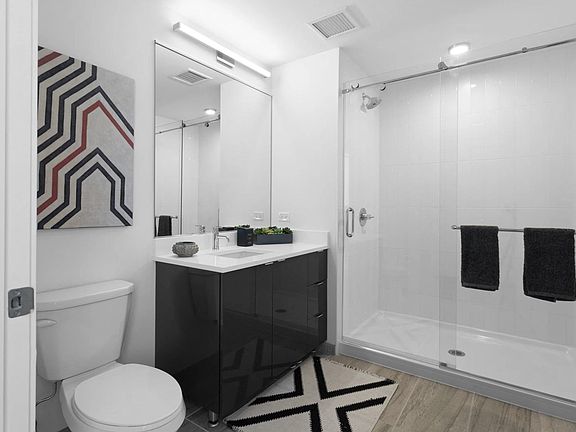 2nd image of 3931 N Clarendon Ave #503