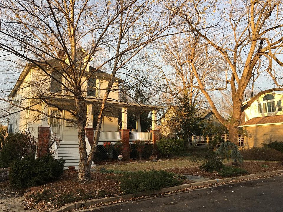 1st image of 2311 18th St N