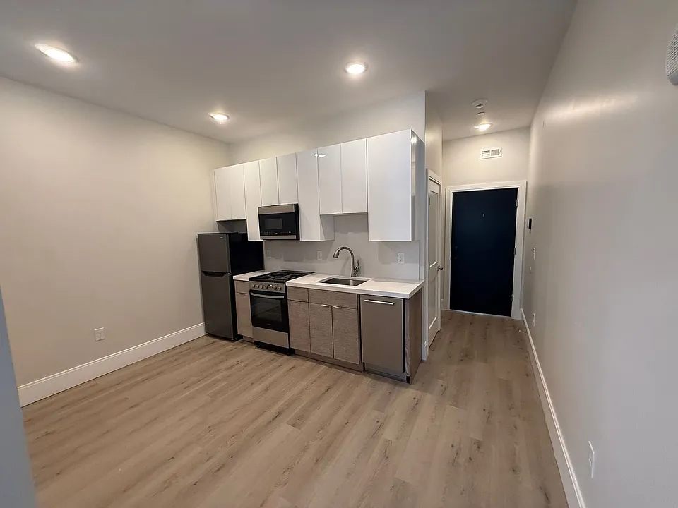 66 Emerson St #204