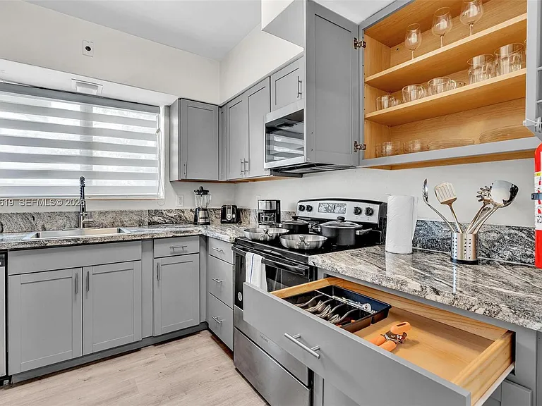 10002 E Bay Harbor Dr #7 — Photo 16