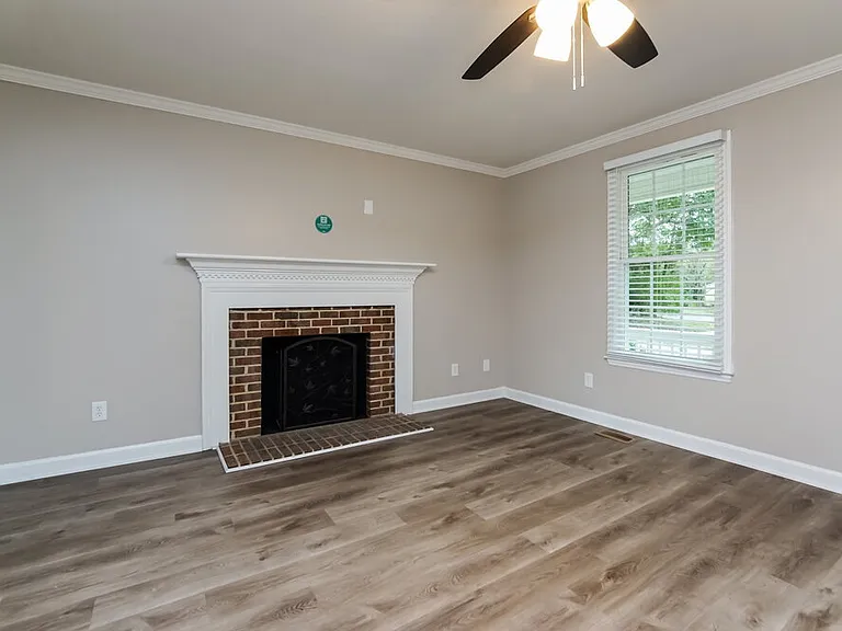925 Fairlong Rd — Photo 6