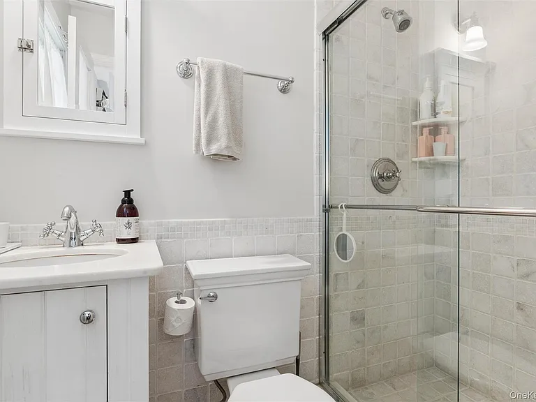 570 Hippodrome Dr — Photo 10