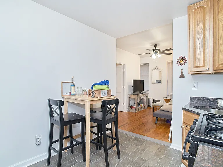 270 E 78th St #15 — Photo 3