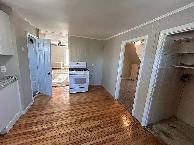 308 Bartlett St W — Photo 11