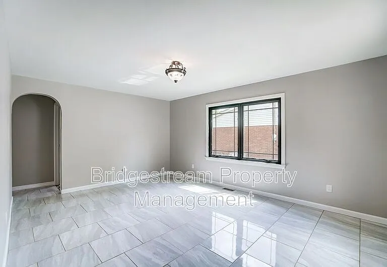 4354 Meadowcroft Rd — Photo 4
