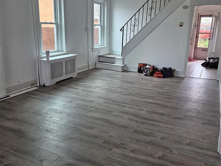 8 E Ridge Rd — Photo 2
