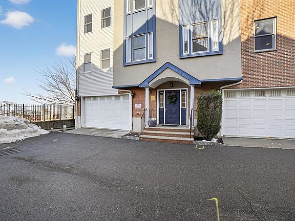 2nd image of 620 38th St APT 402