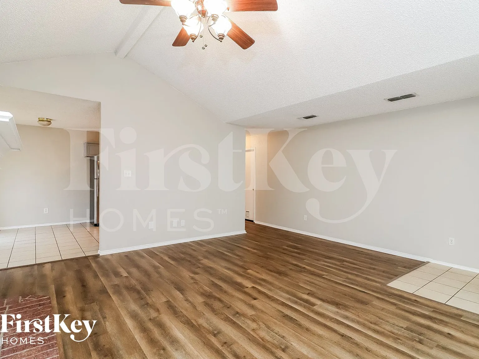 3 bed, 2.0 bath, 1432 sqft, $2,045 — Photo 3