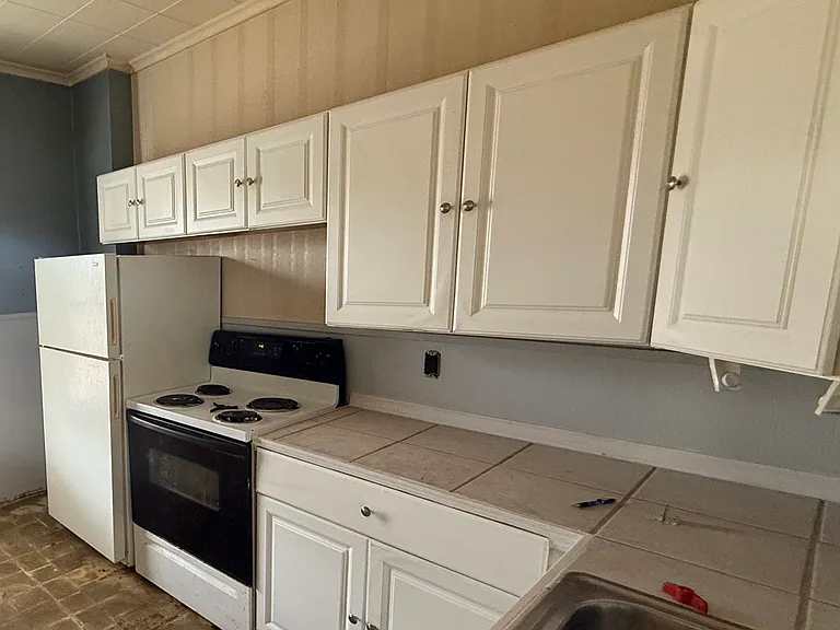 1019 Bunker Hill St — Photo 2