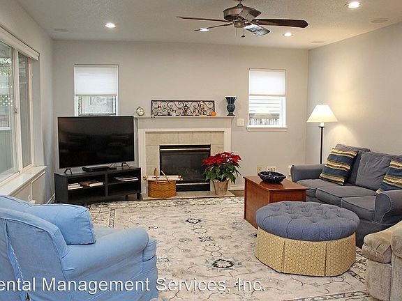 5th image of 1475 NE Parkside Dr