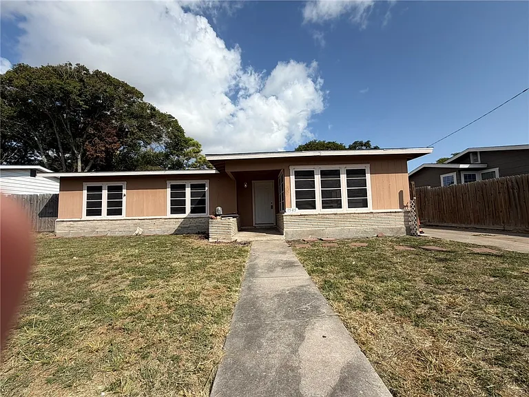1545 Lea Ln — Photo 1