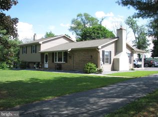 632 Mountain Dr, Fredericksburg, PA 17026