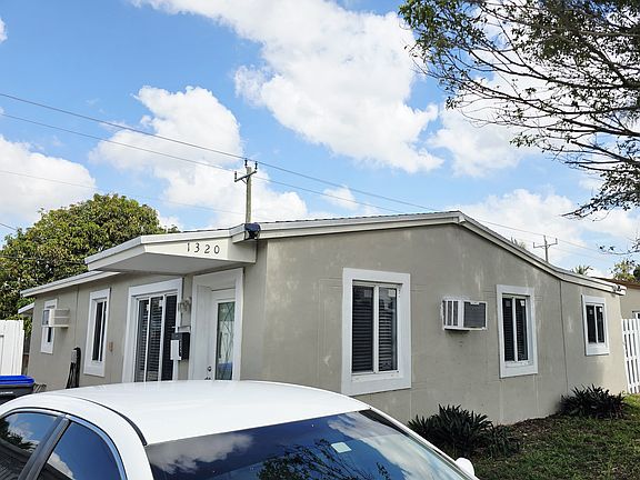 3rd image of 1320 N 69th Way
