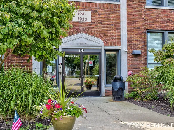 500 Erie St Unit 212, South Haven, MI 49090