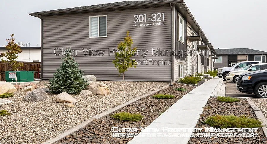 3 bed, 1.5 bath, $1,749 — Photo 1