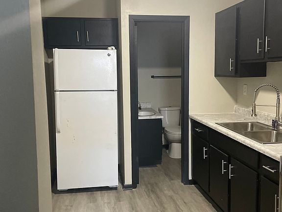 Kitchen w/stove and Dining room