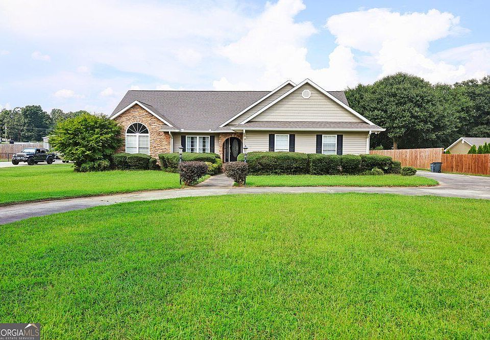 1st image of 107 Cedar Pond Rd