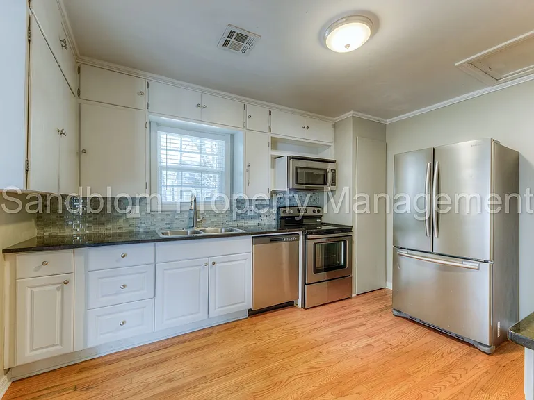 3803 E 36th St S — Photo 9